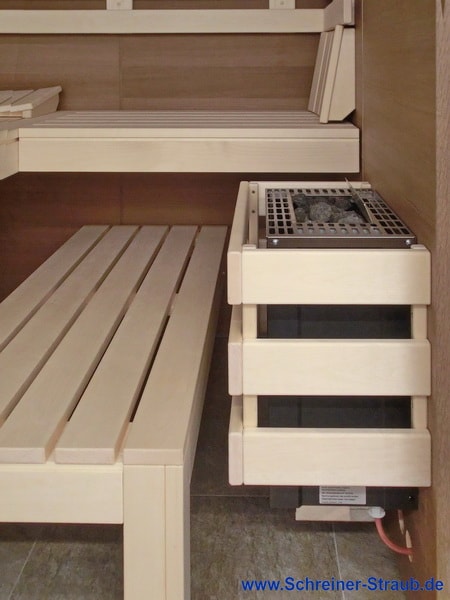 Sauna mit abgeschrägter Glasfront